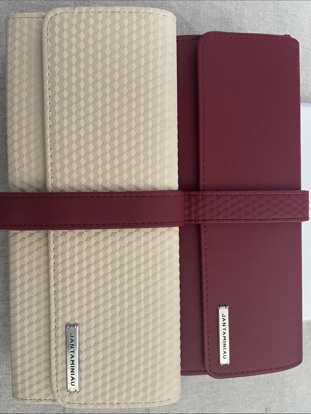 Jan Taminiau designs KLM comfort bag